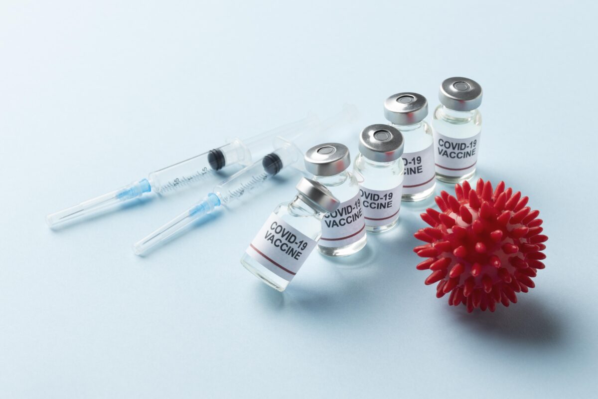 covid-nature-morte-avec-vaccin-1200x800.jpg